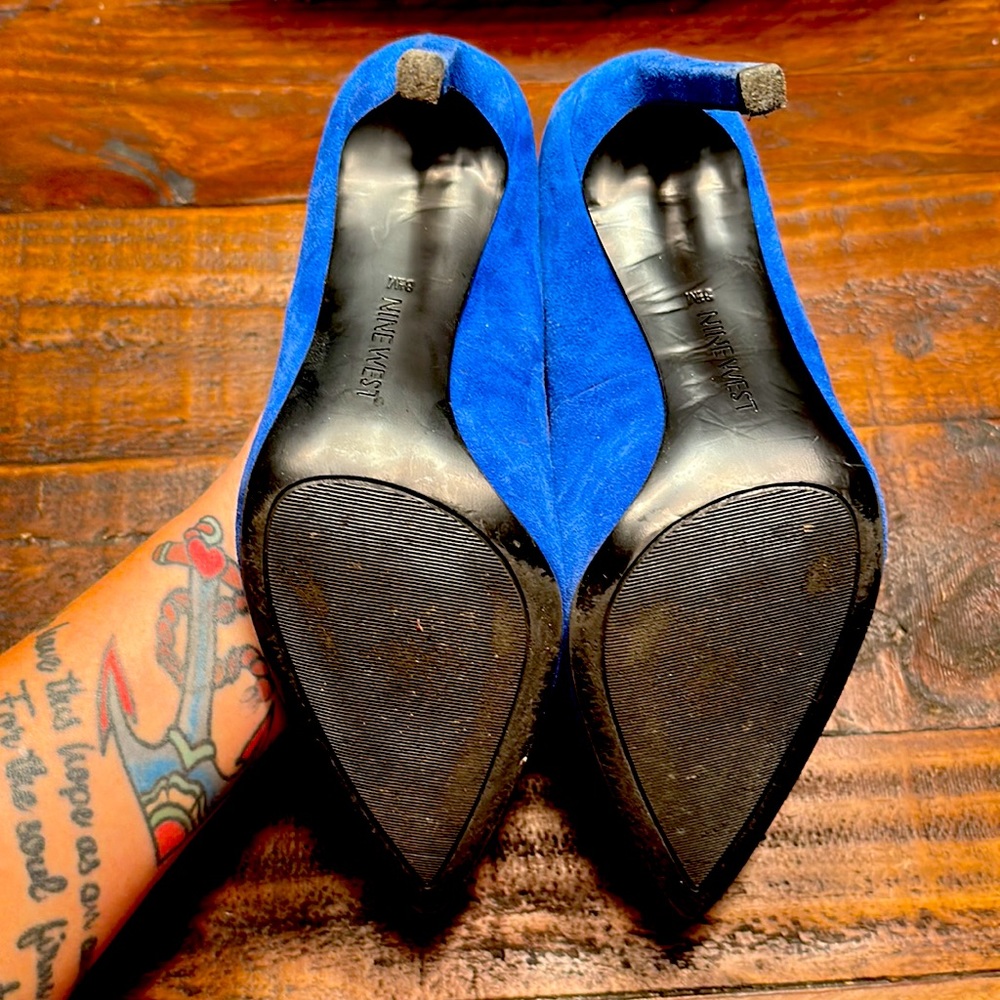 Blue suede heels. - Picture 4 of 4